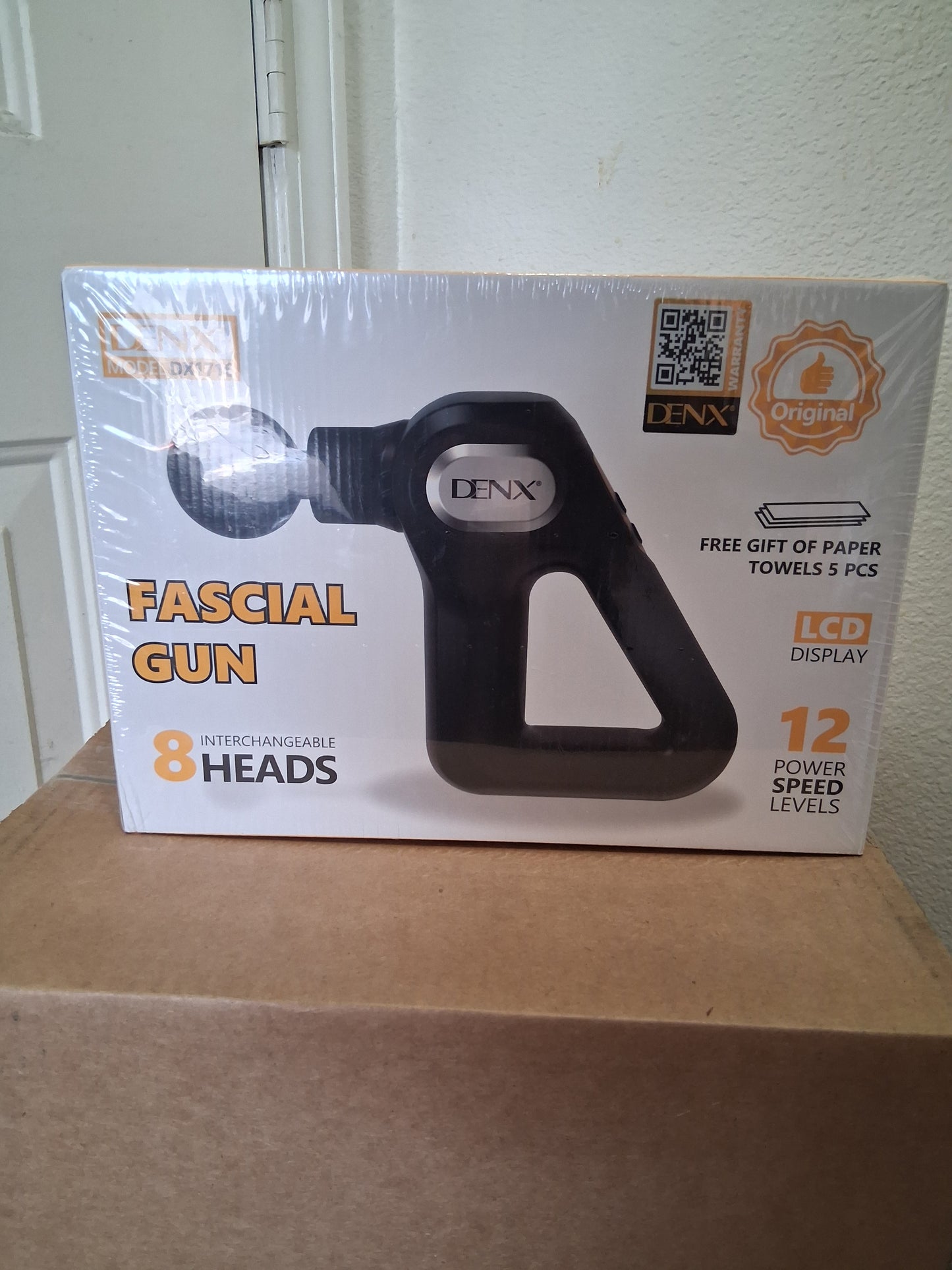 DENX DX1716 Massage Gun Black LCD Display 8 Heads 12 Speed USB Rechargeable